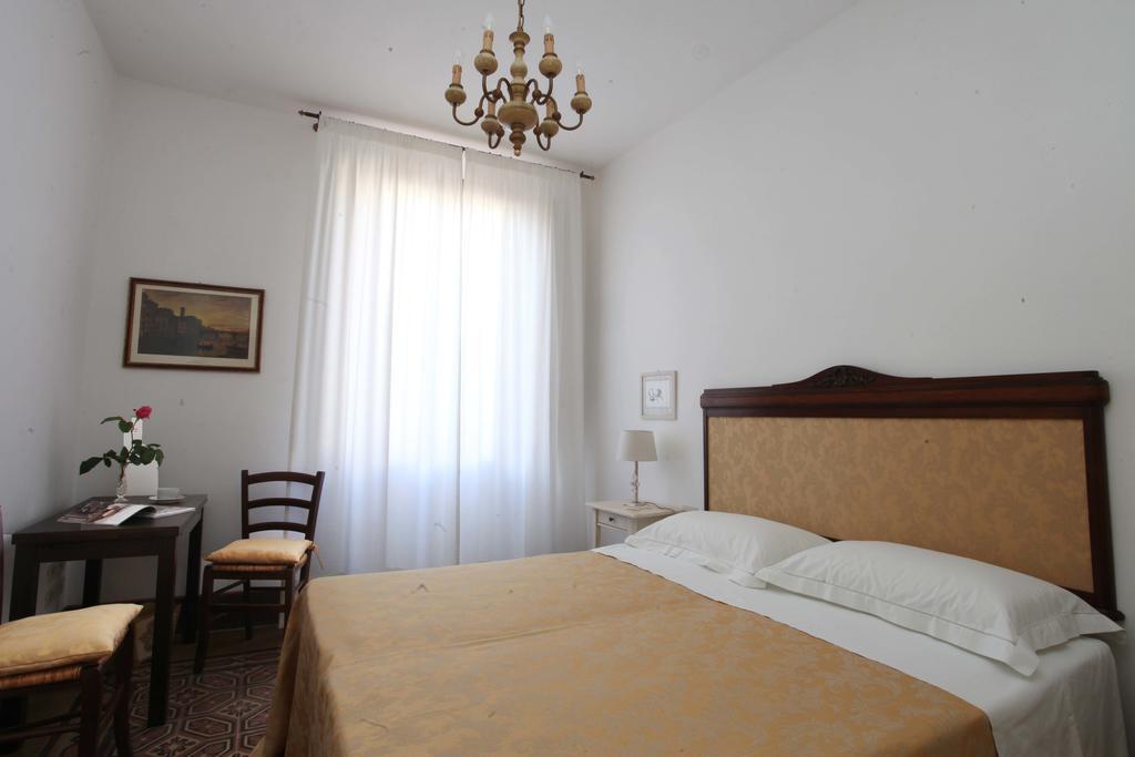 Dimora Pieri Daire Floransa Oda fotoğraf